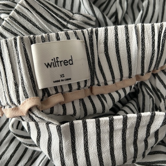 Wilfred lightweight summer wide leg pant. Inseam 22inches - Picture 6 of 8